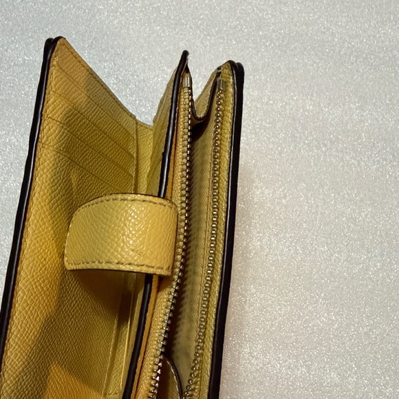 Coach Mustard Yellow Leather Wallet Pre-owned - Picture 5 of 8